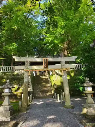 事任八幡宮の鳥居