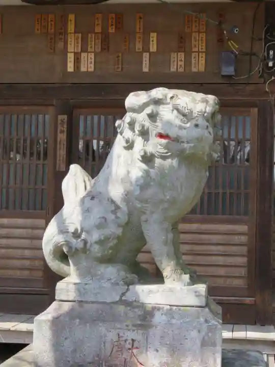 山梨岡神社の狛犬
