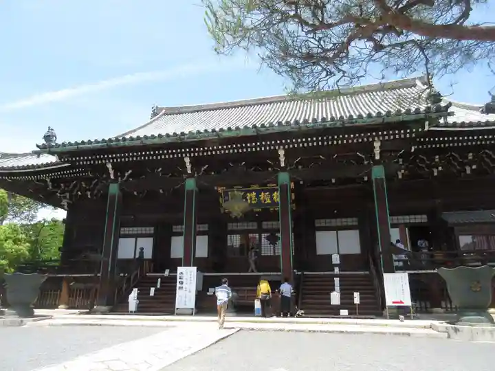 清凉寺の本殿・本堂