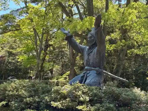 出雲大社の{uncategorized: "未分類", other: "その他", undefined: "問題あり", building: "その他建物", grave: "お墓", sacred_gate: "鳥居", guardian: "狛犬", statue: "像", buddha: "仏像", history: "歴史", nature: "自然", garden: "庭園", animal: "動物", pagoda: "塔", temizu: "手水舎", mountain_gate: "山門・神門", sanctuary: "本殿・本堂", subordinate: "末社・摂社", art: "芸術", scenery: "景色", jizo: "地蔵", ema: "絵馬", goshuin: "御朱印", omikuji: "おみくじ", items: "授与品その他", amulet: "お守り", goshuincho: "御朱印帳", eats: "食事", festival: "お祭り", votive_dance: "神楽", shichigosan: "七五三参", wedding: "結婚式", experience: "体験その他", initially: "初詣", around: "周辺", anti_infection: "感染症対策"}
