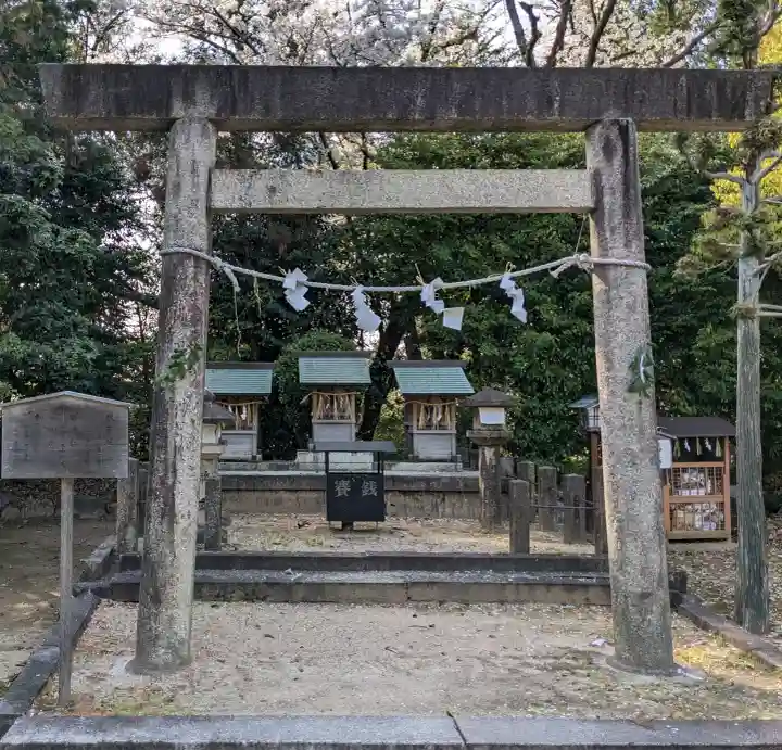 八幡社(古鳴海八幡社)の{uncategorized: "未分類", other: "その他", undefined: "問題あり", building: "その他建物", grave: "お墓", sacred_gate: "鳥居", guardian: "狛犬", statue: "像", buddha: "仏像", history: "歴史", nature: "自然", garden: "庭園", animal: "動物", pagoda: "塔", temizu: "手水舎", mountain_gate: "山門・神門", sanctuary: "本殿・本堂", subordinate: "末社・摂社", art: "芸術", scenery: "景色", jizo: "地蔵", ema: "絵馬", goshuin: "御朱印", omikuji: "おみくじ", items: "授与品その他", amulet: "お守り", goshuincho: "御朱印帳", eats: "食事", festival: "お祭り", votive_dance: "神楽", shichigosan: "七五三参", wedding: "結婚式", experience: "体験その他", initially: "初詣", around: "周辺", anti_infection: "感染症対策"}