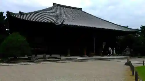 西大寺の本殿・本堂