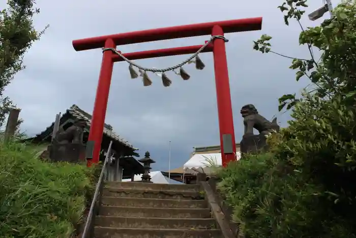 人見神社の鳥居