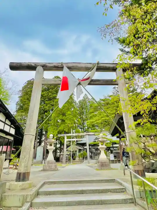 七戸神明宮の{uncategorized: "未分類", other: "その他", undefined: "問題あり", building: "その他建物", grave: "お墓", sacred_gate: "鳥居", guardian: "狛犬", statue: "像", buddha: "仏像", history: "歴史", nature: "自然", garden: "庭園", animal: "動物", pagoda: "塔", temizu: "手水舎", mountain_gate: "山門・神門", sanctuary: "本殿・本堂", subordinate: "末社・摂社", art: "芸術", scenery: "景色", jizo: "地蔵", ema: "絵馬", goshuin: "御朱印", omikuji: "おみくじ", items: "授与品その他", amulet: "お守り", goshuincho: "御朱印帳", eats: "食事", festival: "お祭り", votive_dance: "神楽", shichigosan: "七五三参", wedding: "結婚式", experience: "体験その他", initially: "初詣", around: "周辺", anti_infection: "感染症対策"}