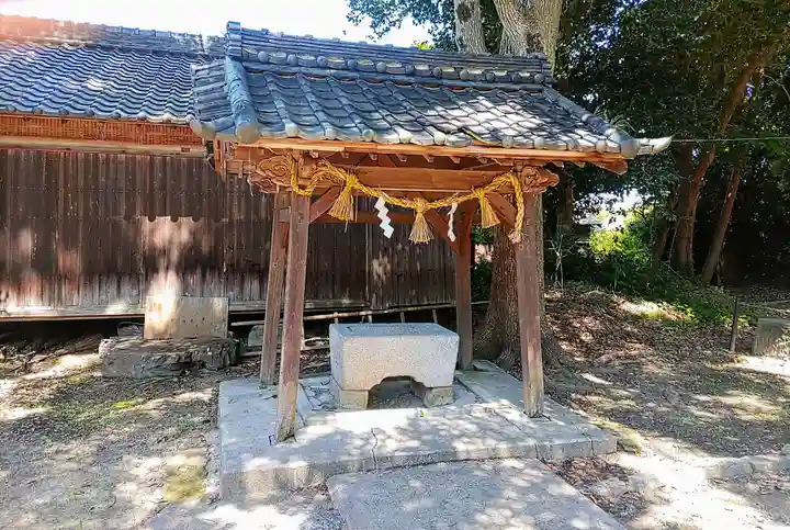 八剱神社・神明社合殿の手水舎