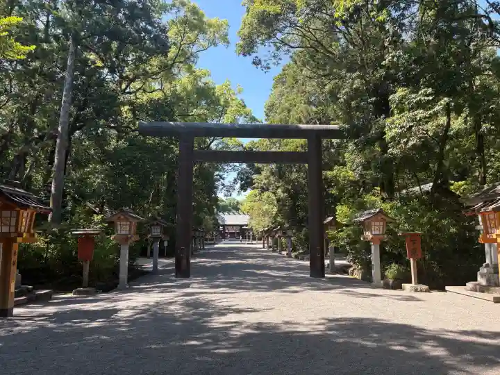 宮崎神宮の{uncategorized: "未分類", other: "その他", undefined: "問題あり", building: "その他建物", grave: "お墓", sacred_gate: "鳥居", guardian: "狛犬", statue: "像", buddha: "仏像", history: "歴史", nature: "自然", garden: "庭園", animal: "動物", pagoda: "塔", temizu: "手水舎", mountain_gate: "山門・神門", sanctuary: "本殿・本堂", subordinate: "末社・摂社", art: "芸術", scenery: "景色", jizo: "地蔵", ema: "絵馬", goshuin: "御朱印", omikuji: "おみくじ", items: "授与品その他", amulet: "お守り", goshuincho: "御朱印帳", eats: "食事", festival: "お祭り", votive_dance: "神楽", shichigosan: "七五三参", wedding: "結婚式", experience: "体験その他", initially: "初詣", around: "周辺", anti_infection: "感染症対策"}