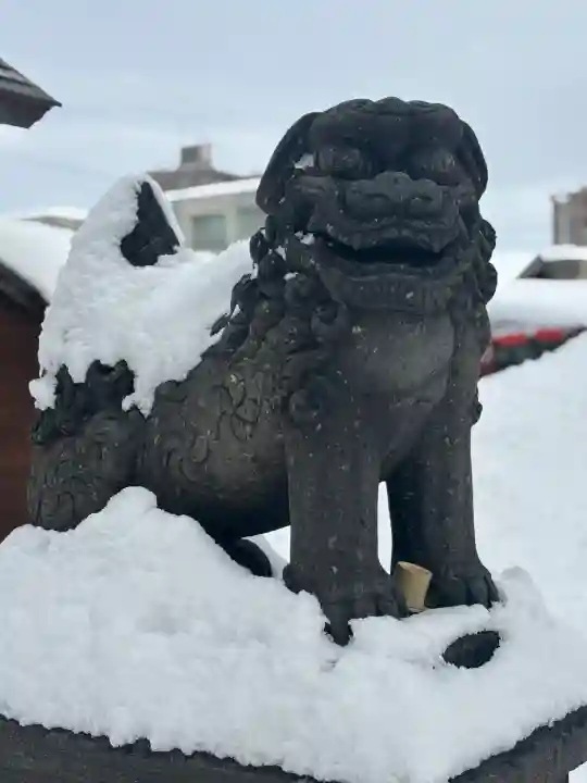 札幌諏訪神社の{uncategorized: "未分類", other: "その他", undefined: "問題あり", building: "その他建物", grave: "お墓", sacred_gate: "鳥居", guardian: "狛犬", statue: "像", buddha: "仏像", history: "歴史", nature: "自然", garden: "庭園", animal: "動物", pagoda: "塔", temizu: "手水舎", mountain_gate: "山門・神門", sanctuary: "本殿・本堂", subordinate: "末社・摂社", art: "芸術", scenery: "景色", jizo: "地蔵", ema: "絵馬", goshuin: "御朱印", omikuji: "おみくじ", items: "授与品その他", amulet: "お守り", goshuincho: "御朱印帳", eats: "食事", festival: "お祭り", votive_dance: "神楽", shichigosan: "七五三参", wedding: "結婚式", experience: "体験その他", initially: "初詣", around: "周辺", anti_infection: "感染症対策"}