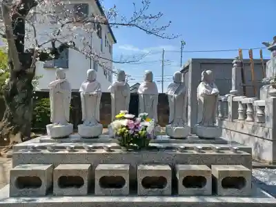光明寺の{uncategorized: "未分類", other: "その他", undefined: "問題あり", building: "その他建物", grave: "お墓", sacred_gate: "鳥居", guardian: "狛犬", statue: "像", buddha: "仏像", history: "歴史", nature: "自然", garden: "庭園", animal: "動物", pagoda: "塔", temizu: "手水舎", mountain_gate: "山門・神門", sanctuary: "本殿・本堂", subordinate: "末社・摂社", art: "芸術", scenery: "景色", jizo: "地蔵", ema: "絵馬", goshuin: "御朱印", omikuji: "おみくじ", items: "授与品その他", amulet: "お守り", goshuincho: "御朱印帳", eats: "食事", festival: "お祭り", votive_dance: "神楽", shichigosan: "七五三参", wedding: "結婚式", experience: "体験その他", initially: "初詣", around: "周辺", anti_infection: "感染症対策"}