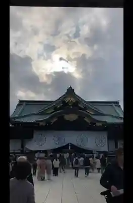 靖國神社の{uncategorized: "未分類", other: "その他", undefined: "問題あり", building: "その他建物", grave: "お墓", sacred_gate: "鳥居", guardian: "狛犬", statue: "像", buddha: "仏像", history: "歴史", nature: "自然", garden: "庭園", animal: "動物", pagoda: "塔", temizu: "手水舎", mountain_gate: "山門・神門", sanctuary: "本殿・本堂", subordinate: "末社・摂社", art: "芸術", scenery: "景色", jizo: "地蔵", ema: "絵馬", goshuin: "御朱印", omikuji: "おみくじ", items: "授与品その他", amulet: "お守り", goshuincho: "御朱印帳", eats: "食事", festival: "お祭り", votive_dance: "神楽", shichigosan: "七五三参", wedding: "結婚式", experience: "体験その他", initially: "初詣", around: "周辺", anti_infection: "感染症対策"}