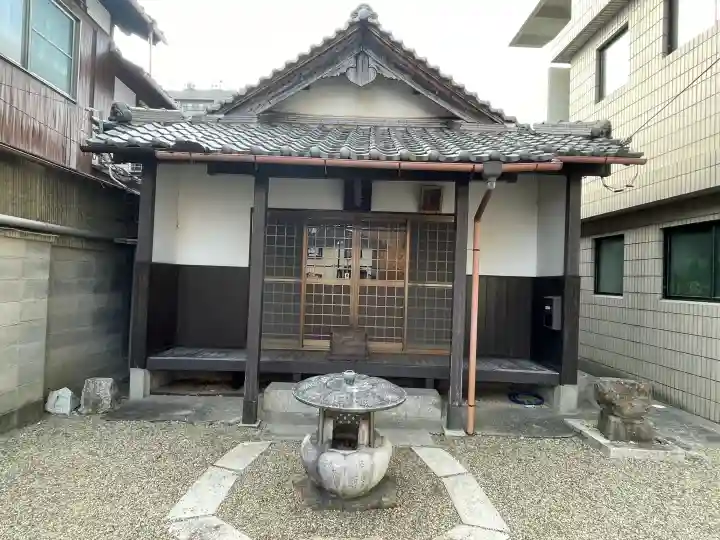 真慶寺の{uncategorized: "未分類", other: "その他", undefined: "問題あり", building: "その他建物", grave: "お墓", sacred_gate: "鳥居", guardian: "狛犬", statue: "像", buddha: "仏像", history: "歴史", nature: "自然", garden: "庭園", animal: "動物", pagoda: "塔", temizu: "手水舎", mountain_gate: "山門・神門", sanctuary: "本殿・本堂", subordinate: "末社・摂社", art: "芸術", scenery: "景色", jizo: "地蔵", ema: "絵馬", goshuin: "御朱印", omikuji: "おみくじ", items: "授与品その他", amulet: "お守り", goshuincho: "御朱印帳", eats: "食事", festival: "お祭り", votive_dance: "神楽", shichigosan: "七五三参", wedding: "結婚式", experience: "体験その他", initially: "初詣", around: "周辺", anti_infection: "感染症対策"}
