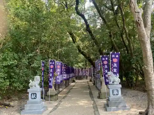 花窟神社の{uncategorized: "未分類", other: "その他", undefined: "問題あり", building: "その他建物", grave: "お墓", sacred_gate: "鳥居", guardian: "狛犬", statue: "像", buddha: "仏像", history: "歴史", nature: "自然", garden: "庭園", animal: "動物", pagoda: "塔", temizu: "手水舎", mountain_gate: "山門・神門", sanctuary: "本殿・本堂", subordinate: "末社・摂社", art: "芸術", scenery: "景色", jizo: "地蔵", ema: "絵馬", goshuin: "御朱印", omikuji: "おみくじ", items: "授与品その他", amulet: "お守り", goshuincho: "御朱印帳", eats: "食事", festival: "お祭り", votive_dance: "神楽", shichigosan: "七五三参", wedding: "結婚式", experience: "体験その他", initially: "初詣", around: "周辺", anti_infection: "感染症対策"}