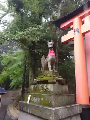 伏見稲荷大社 奥社奉拝所の狛犬