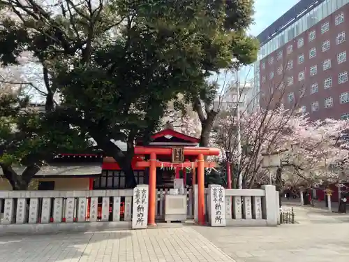 花園神社の末社