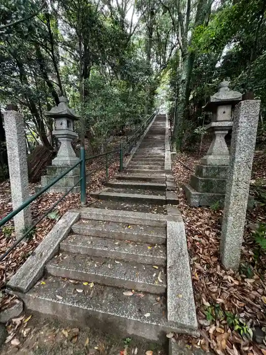 和爾下神社の{uncategorized: "未分類", other: "その他", undefined: "問題あり", building: "その他建物", grave: "お墓", sacred_gate: "鳥居", guardian: "狛犬", statue: "像", buddha: "仏像", history: "歴史", nature: "自然", garden: "庭園", animal: "動物", pagoda: "塔", temizu: "手水舎", mountain_gate: "山門・神門", sanctuary: "本殿・本堂", subordinate: "末社・摂社", art: "芸術", scenery: "景色", jizo: "地蔵", ema: "絵馬", goshuin: "御朱印", omikuji: "おみくじ", items: "授与品その他", amulet: "お守り", goshuincho: "御朱印帳", eats: "食事", festival: "お祭り", votive_dance: "神楽", shichigosan: "七五三参", wedding: "結婚式", experience: "体験その他", initially: "初詣", around: "周辺", anti_infection: "感染症対策"}