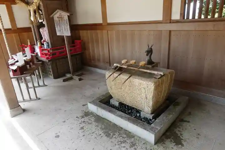 竹生島神社(都久夫須麻神社)の手水舎