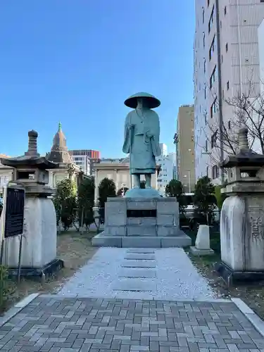 築地本願寺（本願寺築地別院）の像