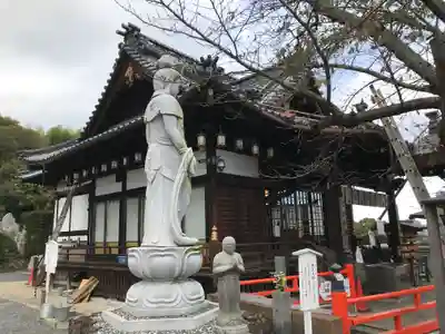 郷照寺の本殿・本堂