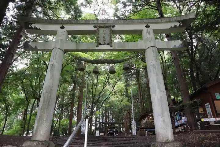 宝登山神社奥宮の鳥居