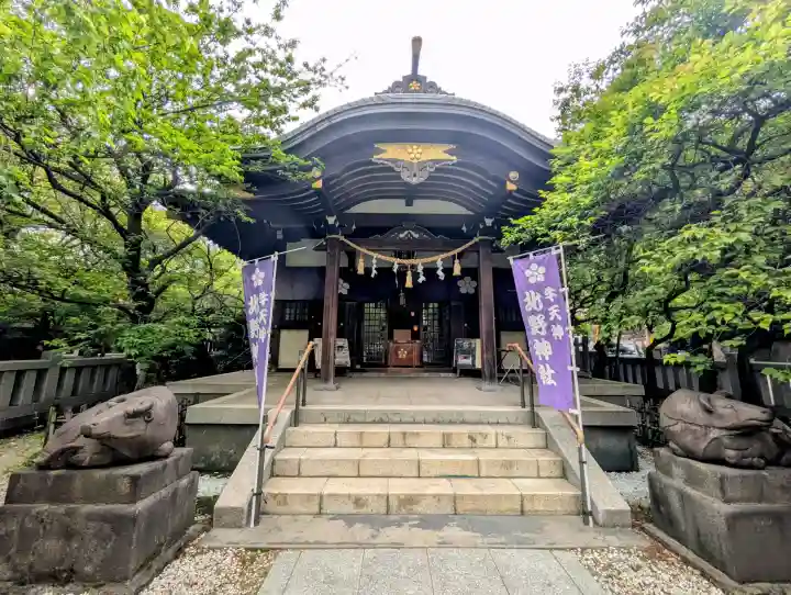 牛天神北野神社の{uncategorized: "未分類", other: "その他", undefined: "問題あり", building: "その他建物", grave: "お墓", sacred_gate: "鳥居", guardian: "狛犬", statue: "像", buddha: "仏像", history: "歴史", nature: "自然", garden: "庭園", animal: "動物", pagoda: "塔", temizu: "手水舎", mountain_gate: "山門・神門", sanctuary: "本殿・本堂", subordinate: "末社・摂社", art: "芸術", scenery: "景色", jizo: "地蔵", ema: "絵馬", goshuin: "御朱印", omikuji: "おみくじ", items: "授与品その他", amulet: "お守り", goshuincho: "御朱印帳", eats: "食事", festival: "お祭り", votive_dance: "神楽", shichigosan: "七五三参", wedding: "結婚式", experience: "体験その他", initially: "初詣", around: "周辺", anti_infection: "感染症対策"}
