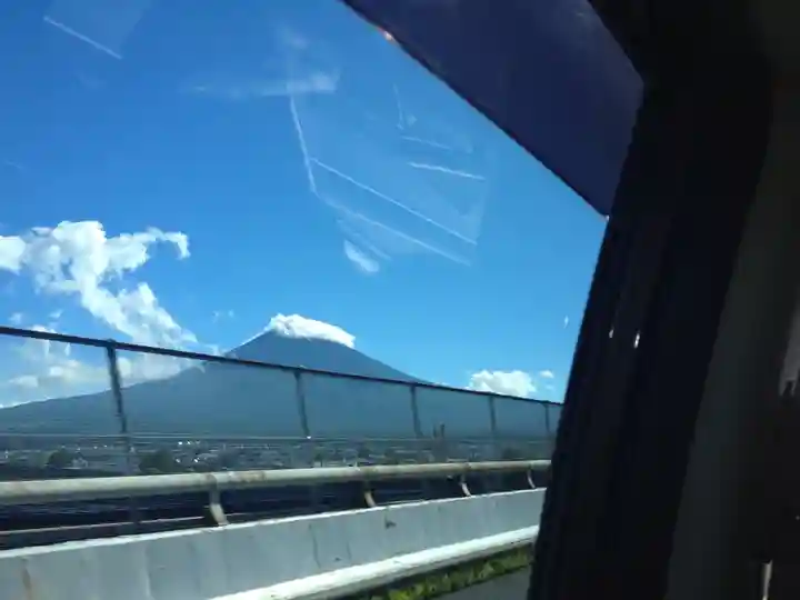 富士山頂上浅間大社奥宮の景色
