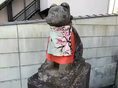 成田山 薬師堂(旧本堂)の狛犬