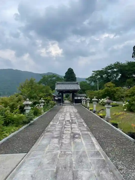 全長寺の{uncategorized: "未分類", other: "その他", undefined: "問題あり", building: "その他建物", grave: "お墓", sacred_gate: "鳥居", guardian: "狛犬", statue: "像", buddha: "仏像", history: "歴史", nature: "自然", garden: "庭園", animal: "動物", pagoda: "塔", temizu: "手水舎", mountain_gate: "山門・神門", sanctuary: "本殿・本堂", subordinate: "末社・摂社", art: "芸術", scenery: "景色", jizo: "地蔵", ema: "絵馬", goshuin: "御朱印", omikuji: "おみくじ", items: "授与品その他", amulet: "お守り", goshuincho: "御朱印帳", eats: "食事", festival: "お祭り", votive_dance: "神楽", shichigosan: "七五三参", wedding: "結婚式", experience: "体験その他", initially: "初詣", around: "周辺", anti_infection: "感染症対策"}