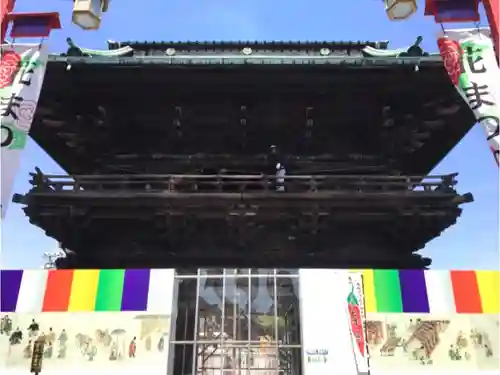 西新井大師総持寺の山門・神門
