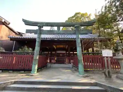 三翁神社の{uncategorized: "未分類", other: "その他", undefined: "問題あり", building: "その他建物", grave: "お墓", sacred_gate: "鳥居", guardian: "狛犬", statue: "像", buddha: "仏像", history: "歴史", nature: "自然", garden: "庭園", animal: "動物", pagoda: "塔", temizu: "手水舎", mountain_gate: "山門・神門", sanctuary: "本殿・本堂", subordinate: "末社・摂社", art: "芸術", scenery: "景色", jizo: "地蔵", ema: "絵馬", goshuin: "御朱印", omikuji: "おみくじ", items: "授与品その他", amulet: "お守り", goshuincho: "御朱印帳", eats: "食事", festival: "お祭り", votive_dance: "神楽", shichigosan: "七五三参", wedding: "結婚式", experience: "体験その他", initially: "初詣", around: "周辺", anti_infection: "感染症対策"}