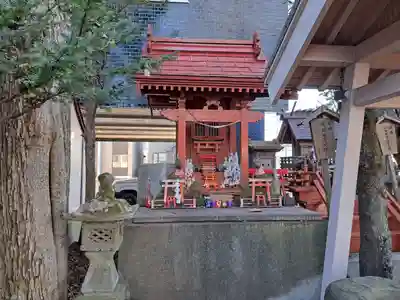 共栄稲荷神社の末社・摂社