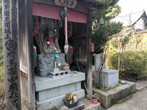 高岳寺の{uncategorized: "未分類", other: "その他", undefined: "問題あり", building: "その他建物", grave: "お墓", sacred_gate: "鳥居", guardian: "狛犬", statue: "像", buddha: "仏像", history: "歴史", nature: "自然", garden: "庭園", animal: "動物", pagoda: "塔", temizu: "手水舎", mountain_gate: "山門・神門", sanctuary: "本殿・本堂", subordinate: "末社・摂社", art: "芸術", scenery: "景色", jizo: "地蔵", ema: "絵馬", goshuin: "御朱印", omikuji: "おみくじ", items: "授与品その他", amulet: "お守り", goshuincho: "御朱印帳", eats: "食事", festival: "お祭り", votive_dance: "神楽", shichigosan: "七五三参", wedding: "結婚式", experience: "体験その他", initially: "初詣", around: "周辺", anti_infection: "感染症対策"}