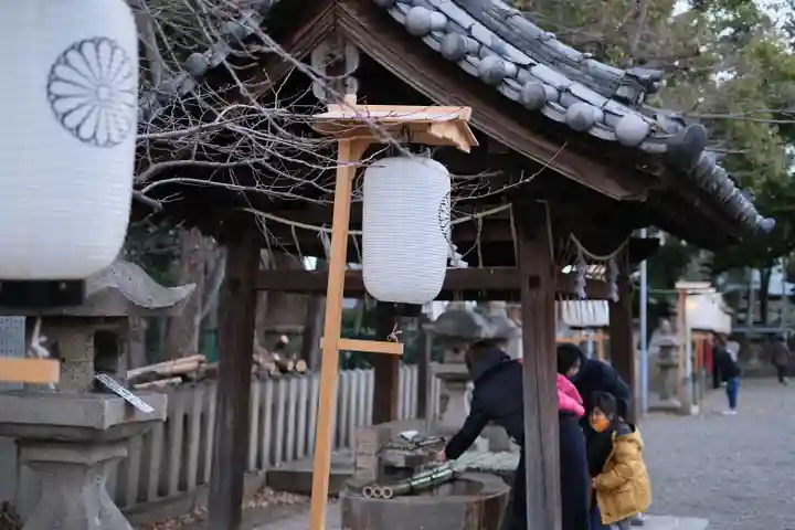 泉穴師神社の手水舎
