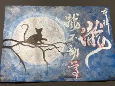 蒼い月が冷たい空気を感じます。