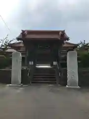 洞泉寺の山門