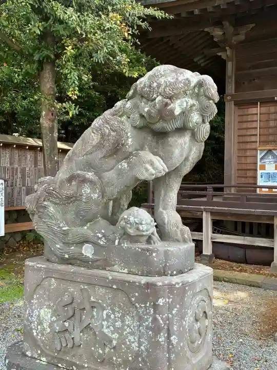 素鵞神社の{uncategorized: "未分類", other: "その他", undefined: "問題あり", building: "その他建物", grave: "お墓", sacred_gate: "鳥居", guardian: "狛犬", statue: "像", buddha: "仏像", history: "歴史", nature: "自然", garden: "庭園", animal: "動物", pagoda: "塔", temizu: "手水舎", mountain_gate: "山門・神門", sanctuary: "本殿・本堂", subordinate: "末社・摂社", art: "芸術", scenery: "景色", jizo: "地蔵", ema: "絵馬", goshuin: "御朱印", omikuji: "おみくじ", items: "授与品その他", amulet: "お守り", goshuincho: "御朱印帳", eats: "食事", festival: "お祭り", votive_dance: "神楽", shichigosan: "七五三参", wedding: "結婚式", experience: "体験その他", initially: "初詣", around: "周辺", anti_infection: "感染症対策"}