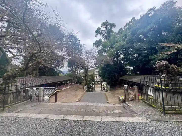 石座神社の{uncategorized: "未分類", other: "その他", undefined: "問題あり", building: "その他建物", grave: "お墓", sacred_gate: "鳥居", guardian: "狛犬", statue: "像", buddha: "仏像", history: "歴史", nature: "自然", garden: "庭園", animal: "動物", pagoda: "塔", temizu: "手水舎", mountain_gate: "山門・神門", sanctuary: "本殿・本堂", subordinate: "末社・摂社", art: "芸術", scenery: "景色", jizo: "地蔵", ema: "絵馬", goshuin: "御朱印", omikuji: "おみくじ", items: "授与品その他", amulet: "お守り", goshuincho: "御朱印帳", eats: "食事", festival: "お祭り", votive_dance: "神楽", shichigosan: "七五三参", wedding: "結婚式", experience: "体験その他", initially: "初詣", around: "周辺", anti_infection: "感染症対策"}