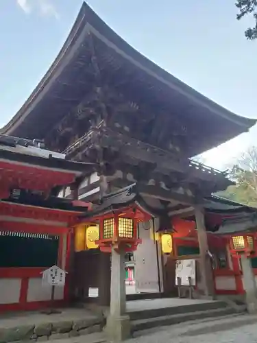 石上神宮の山門・神門