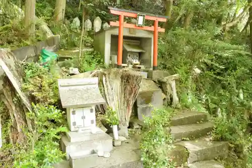 高尾山地蔵院の末社