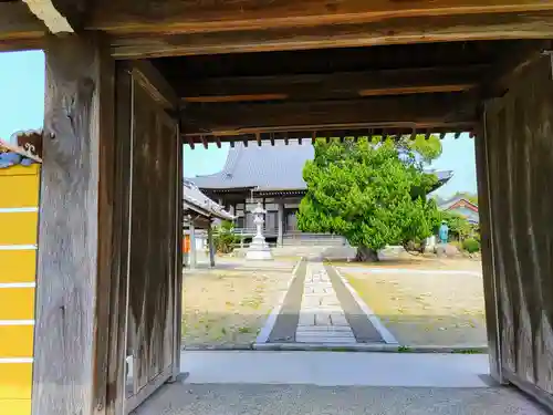 蓮念寺の山門