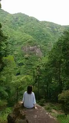 磨崖三尊大石仏の{uncategorized: "未分類", other: "その他", undefined: "問題あり", building: "その他建物", grave: "お墓", sacred_gate: "鳥居", guardian: "狛犬", statue: "像", buddha: "仏像", history: "歴史", nature: "自然", garden: "庭園", animal: "動物", pagoda: "塔", temizu: "手水舎", mountain_gate: "山門・神門", sanctuary: "本殿・本堂", subordinate: "末社・摂社", art: "芸術", scenery: "景色", jizo: "地蔵", ema: "絵馬", goshuin: "御朱印", omikuji: "おみくじ", items: "授与品その他", amulet: "お守り", goshuincho: "御朱印帳", eats: "食事", festival: "お祭り", votive_dance: "神楽", shichigosan: "七五三参", wedding: "結婚式", experience: "体験その他", initially: "初詣", around: "周辺", anti_infection: "感染症対策"}