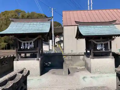 神社(名称不明)の本殿