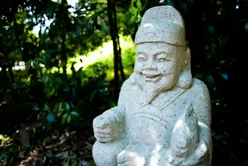 磐裂根裂神社の像