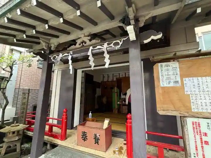 五柱稲荷神社の{uncategorized: "未分類", other: "その他", undefined: "問題あり", building: "その他建物", grave: "お墓", sacred_gate: "鳥居", guardian: "狛犬", statue: "像", buddha: "仏像", history: "歴史", nature: "自然", garden: "庭園", animal: "動物", pagoda: "塔", temizu: "手水舎", mountain_gate: "山門・神門", sanctuary: "本殿・本堂", subordinate: "末社・摂社", art: "芸術", scenery: "景色", jizo: "地蔵", ema: "絵馬", goshuin: "御朱印", omikuji: "おみくじ", items: "授与品その他", amulet: "お守り", goshuincho: "御朱印帳", eats: "食事", festival: "お祭り", votive_dance: "神楽", shichigosan: "七五三参", wedding: "結婚式", experience: "体験その他", initially: "初詣", around: "周辺", anti_infection: "感染症対策"}