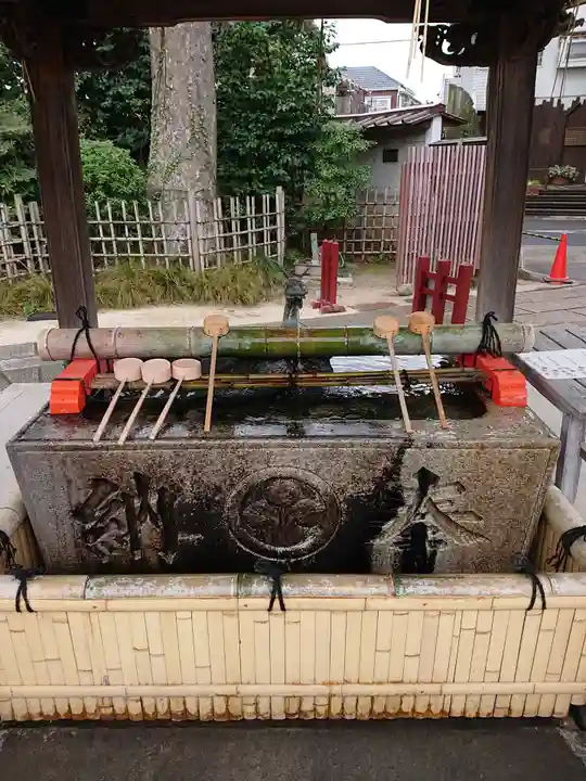 越ヶ谷久伊豆神社の手水舎