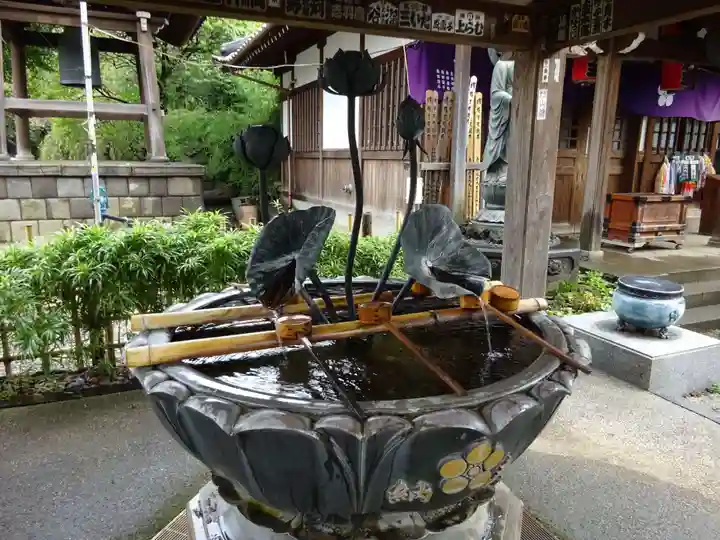 新井薬師(梅照院)の手水舎