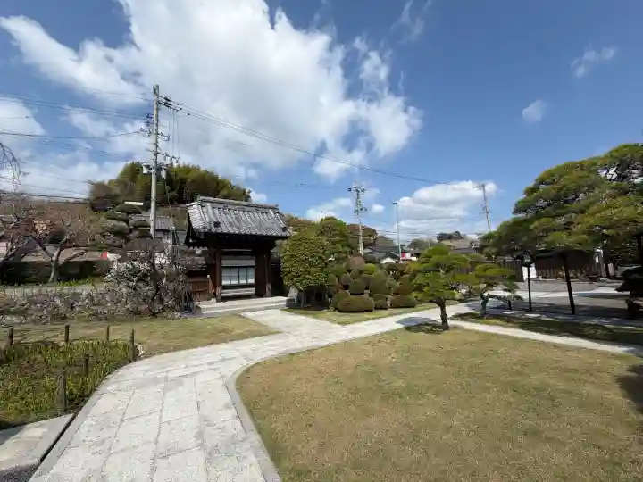高林寺の{uncategorized: "未分類", other: "その他", undefined: "問題あり", building: "その他建物", grave: "お墓", sacred_gate: "鳥居", guardian: "狛犬", statue: "像", buddha: "仏像", history: "歴史", nature: "自然", garden: "庭園", animal: "動物", pagoda: "塔", temizu: "手水舎", mountain_gate: "山門・神門", sanctuary: "本殿・本堂", subordinate: "末社・摂社", art: "芸術", scenery: "景色", jizo: "地蔵", ema: "絵馬", goshuin: "御朱印", omikuji: "おみくじ", items: "授与品その他", amulet: "お守り", goshuincho: "御朱印帳", eats: "食事", festival: "お祭り", votive_dance: "神楽", shichigosan: "七五三参", wedding: "結婚式", experience: "体験その他", initially: "初詣", around: "周辺", anti_infection: "感染症対策"}