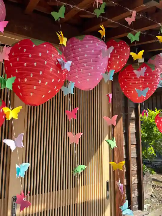 御井神社の{uncategorized: "未分類", other: "その他", undefined: "問題あり", building: "その他建物", grave: "お墓", sacred_gate: "鳥居", guardian: "狛犬", statue: "像", buddha: "仏像", history: "歴史", nature: "自然", garden: "庭園", animal: "動物", pagoda: "塔", temizu: "手水舎", mountain_gate: "山門・神門", sanctuary: "本殿・本堂", subordinate: "末社・摂社", art: "芸術", scenery: "景色", jizo: "地蔵", ema: "絵馬", goshuin: "御朱印", omikuji: "おみくじ", items: "授与品その他", amulet: "お守り", goshuincho: "御朱印帳", eats: "食事", festival: "お祭り", votive_dance: "神楽", shichigosan: "七五三参", wedding: "結婚式", experience: "体験その他", initially: "初詣", around: "周辺", anti_infection: "感染症対策"}