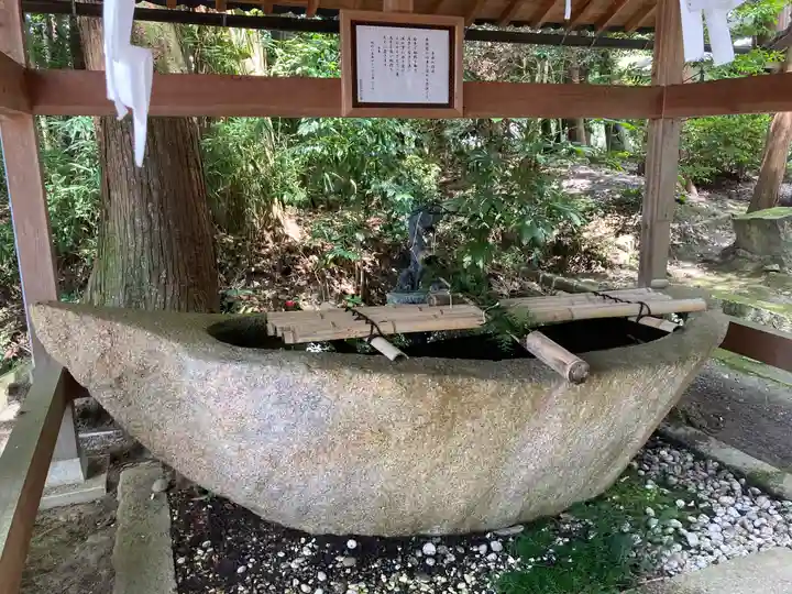 長寸神社の手水舎
