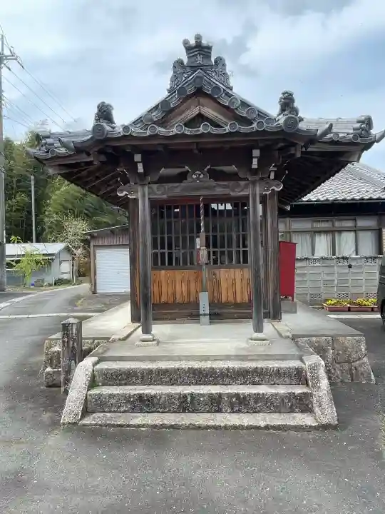 地蔵堂 (寺尻)の{uncategorized: "未分類", other: "その他", undefined: "問題あり", building: "その他建物", grave: "お墓", sacred_gate: "鳥居", guardian: "狛犬", statue: "像", buddha: "仏像", history: "歴史", nature: "自然", garden: "庭園", animal: "動物", pagoda: "塔", temizu: "手水舎", mountain_gate: "山門・神門", sanctuary: "本殿・本堂", subordinate: "末社・摂社", art: "芸術", scenery: "景色", jizo: "地蔵", ema: "絵馬", goshuin: "御朱印", omikuji: "おみくじ", items: "授与品その他", amulet: "お守り", goshuincho: "御朱印帳", eats: "食事", festival: "お祭り", votive_dance: "神楽", shichigosan: "七五三参", wedding: "結婚式", experience: "体験その他", initially: "初詣", around: "周辺", anti_infection: "感染症対策"}