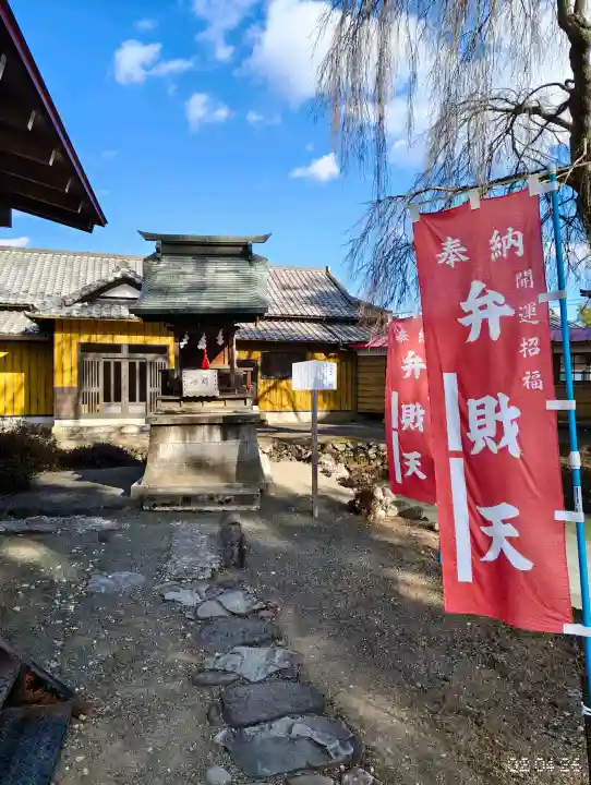 熊野神社の{uncategorized: "未分類", other: "その他", undefined: "問題あり", building: "その他建物", grave: "お墓", sacred_gate: "鳥居", guardian: "狛犬", statue: "像", buddha: "仏像", history: "歴史", nature: "自然", garden: "庭園", animal: "動物", pagoda: "塔", temizu: "手水舎", mountain_gate: "山門・神門", sanctuary: "本殿・本堂", subordinate: "末社・摂社", art: "芸術", scenery: "景色", jizo: "地蔵", ema: "絵馬", goshuin: "御朱印", omikuji: "おみくじ", items: "授与品その他", amulet: "お守り", goshuincho: "御朱印帳", eats: "食事", festival: "お祭り", votive_dance: "神楽", shichigosan: "七五三参", wedding: "結婚式", experience: "体験その他", initially: "初詣", around: "周辺", anti_infection: "感染症対策"}