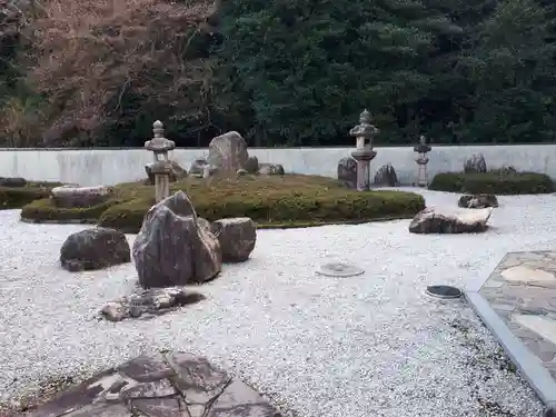 公智神社の庭園